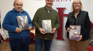 La Fundación Corinto recibe un donativo solidario de la revista Cuaderno Cofrade
