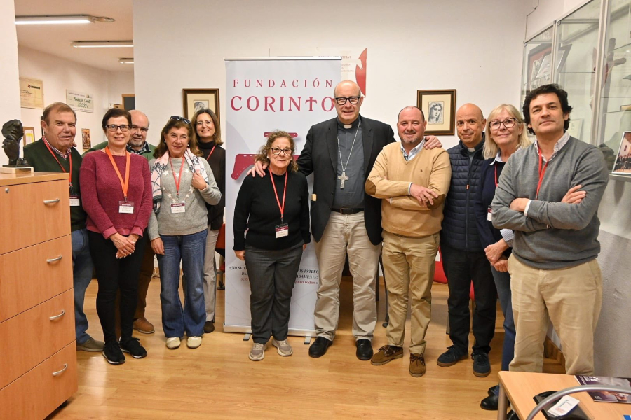 El Obispo de la Di&oacute;cesis de M&aacute;laga, Mons. Jos&eacute; Antonio Satu&eacute;, visita el economato de la Fundaci&oacute;n Corinto