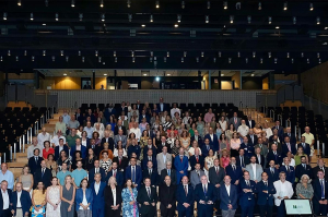 Personalidades y cofrad&iacute;as asistentes al acto de la Fundaci&oacute;n Corinto