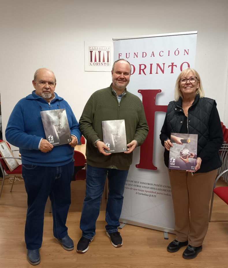 La Fundaci&oacute;n Corinto recibe un donativo solidario de la revista Cuaderno Cofrade